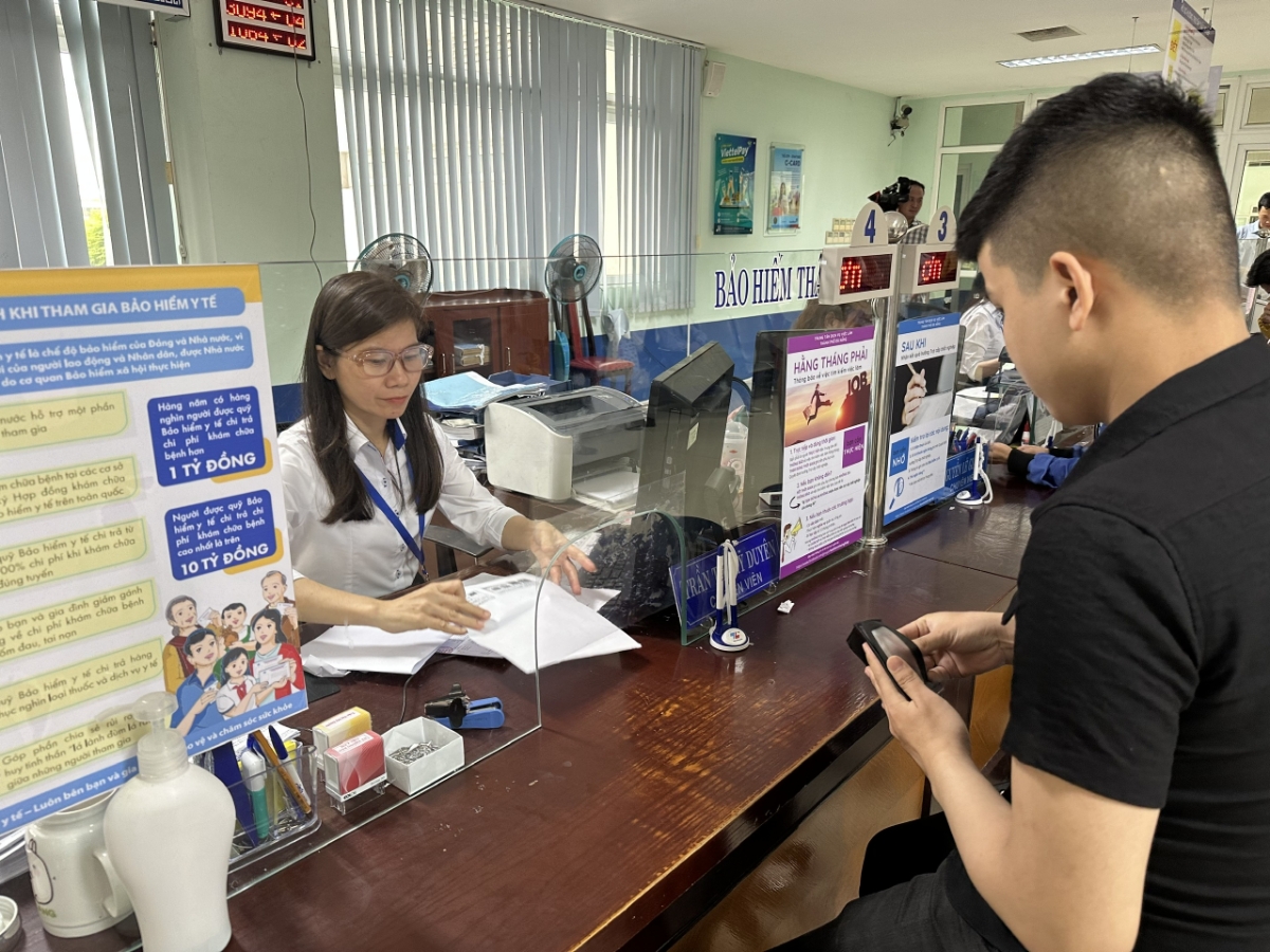 Theo quy định, tiền lương đóng bảo hiểm thất nghiệp được xác định theo từng nhóm đối tượng lao động, gắn chặt với tiền lương làm căn cứ đóng bảo hiểm xã hội bắt buộc. Ảnh: Dũng Hiếu