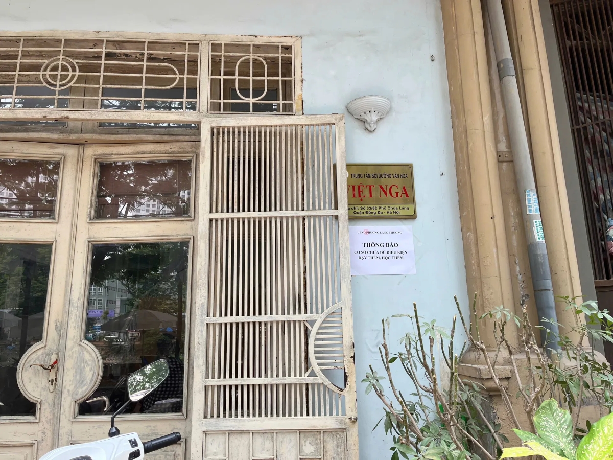 Một trung tâm dạy thêm trên phố Chùa Láng, Hà Nội bị cơ quan chức năng tạm dừng hoạt động vì có nhiều vi phạm, trong đó có PCCC. 