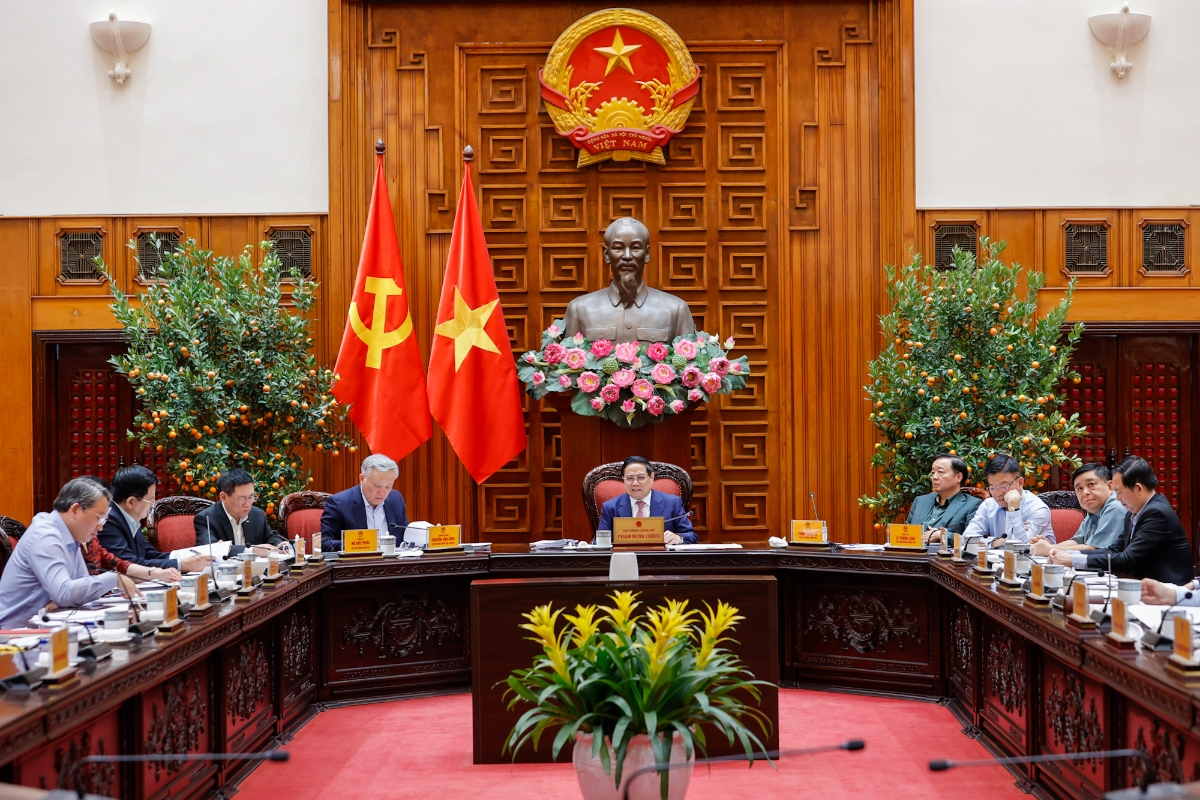 Thủ tướng Phạm Minh Chính chủ trì cuộc họp của Thường trực Chính phủ cho ý kiến về một số nội dung quan trọng để tiếp tục tháo gỡ các khó khăn, vướng mắc, các vấn đề, dự án tồn đọng, kéo dài. Ảnh: VGP.