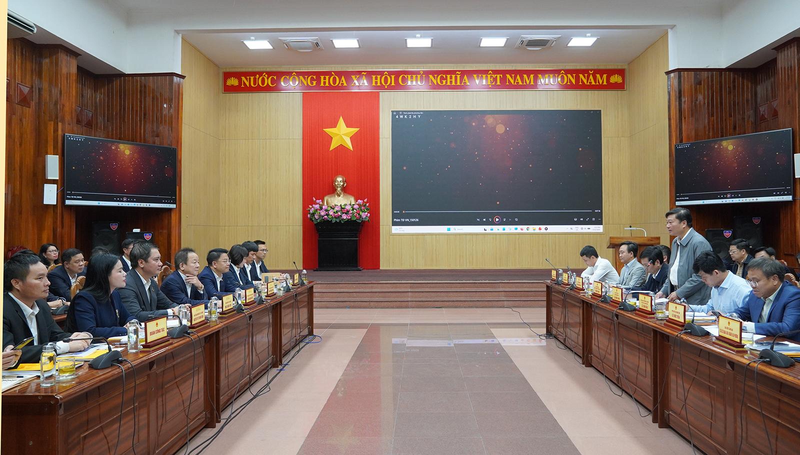 Toàn cảnh buổi làm việc giữa UBND tỉnh Quảng Trị với Công ty Cổ phần Tập đoàn T&T về các dự án đầu tư trên địa bàn