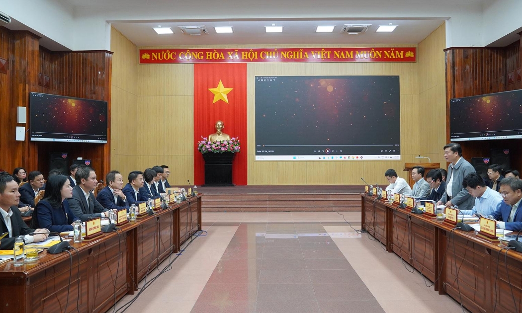 Toàn cảnh buổi làm việc giữa UBND tỉnh Quảng Trị với Công ty Cổ phần Tập đoàn T&T về các dự án đầu tư trên địa bàn