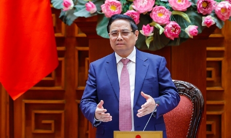Thủ tướng: Tuyệt đối không để thiếu xăng dầu, xem xét dùng ngân sách hỗ trợ bình ổn giá