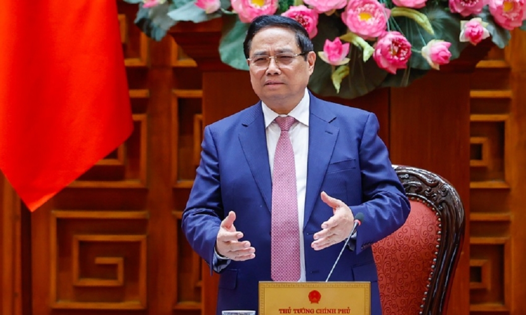 Thủ tướng: Tuyệt đối không để thiếu xăng dầu, xem xét dùng ngân sách hỗ trợ bình ổn giá 