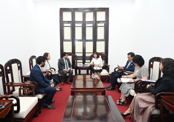 Phó Cục trưởng Cục Du lịch Quốc gia Việt Nam Nguyễn Thị Hoa Mai làm việc với Công ty VFS Global nhằm trao đổi về khả năng hợp tác, hỗ trợ xúc tiến quảng bá du lịch Việt Nam.