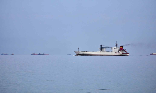 1 triệu tấn phân bón mắc kẹt ở vùng Vịnh vì eo biển Hormuz bị phong tỏa