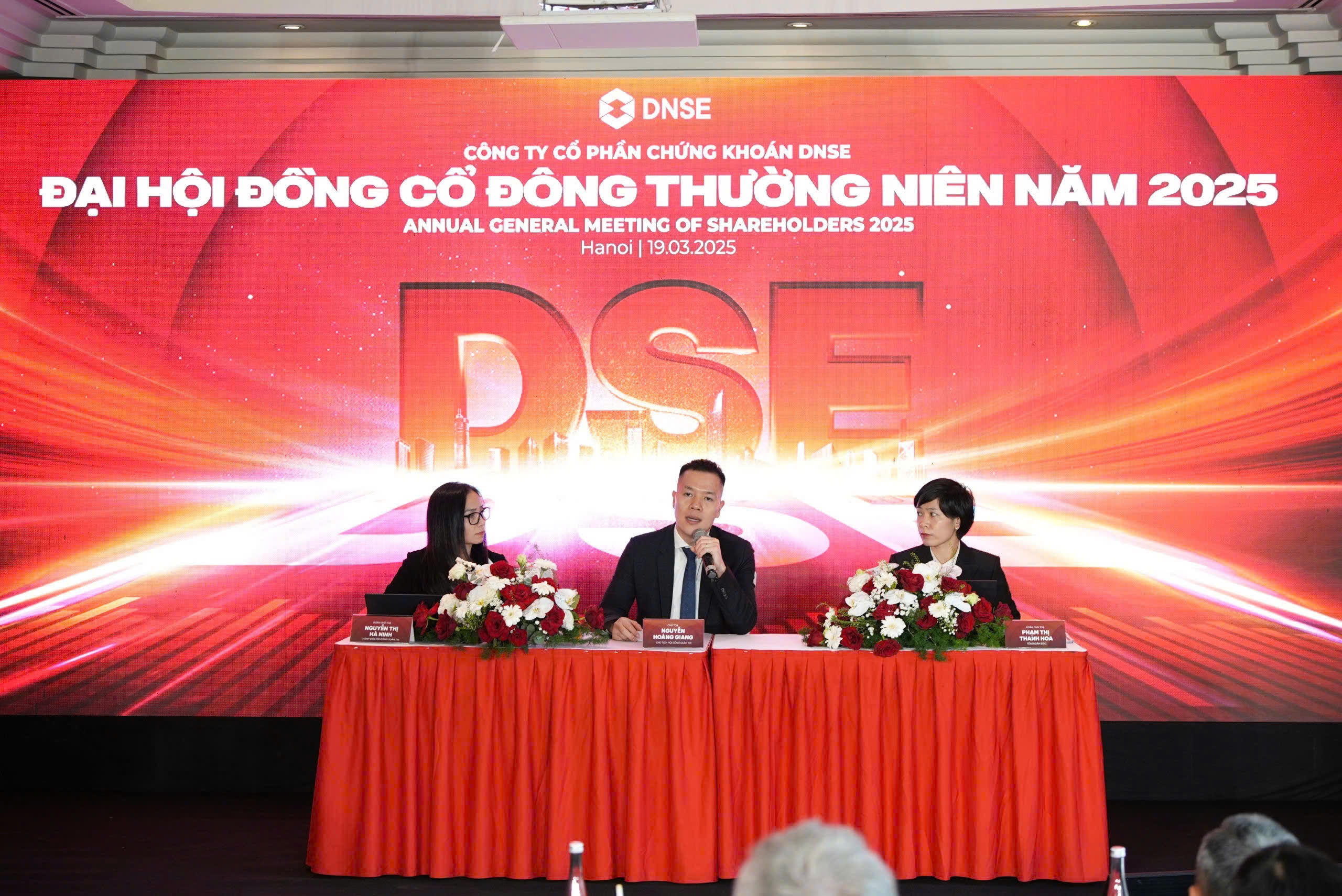 Ban lãnh đạo DNSE tại Đại hội đồng cổ đông thường niên gần nhất (năm 2025).