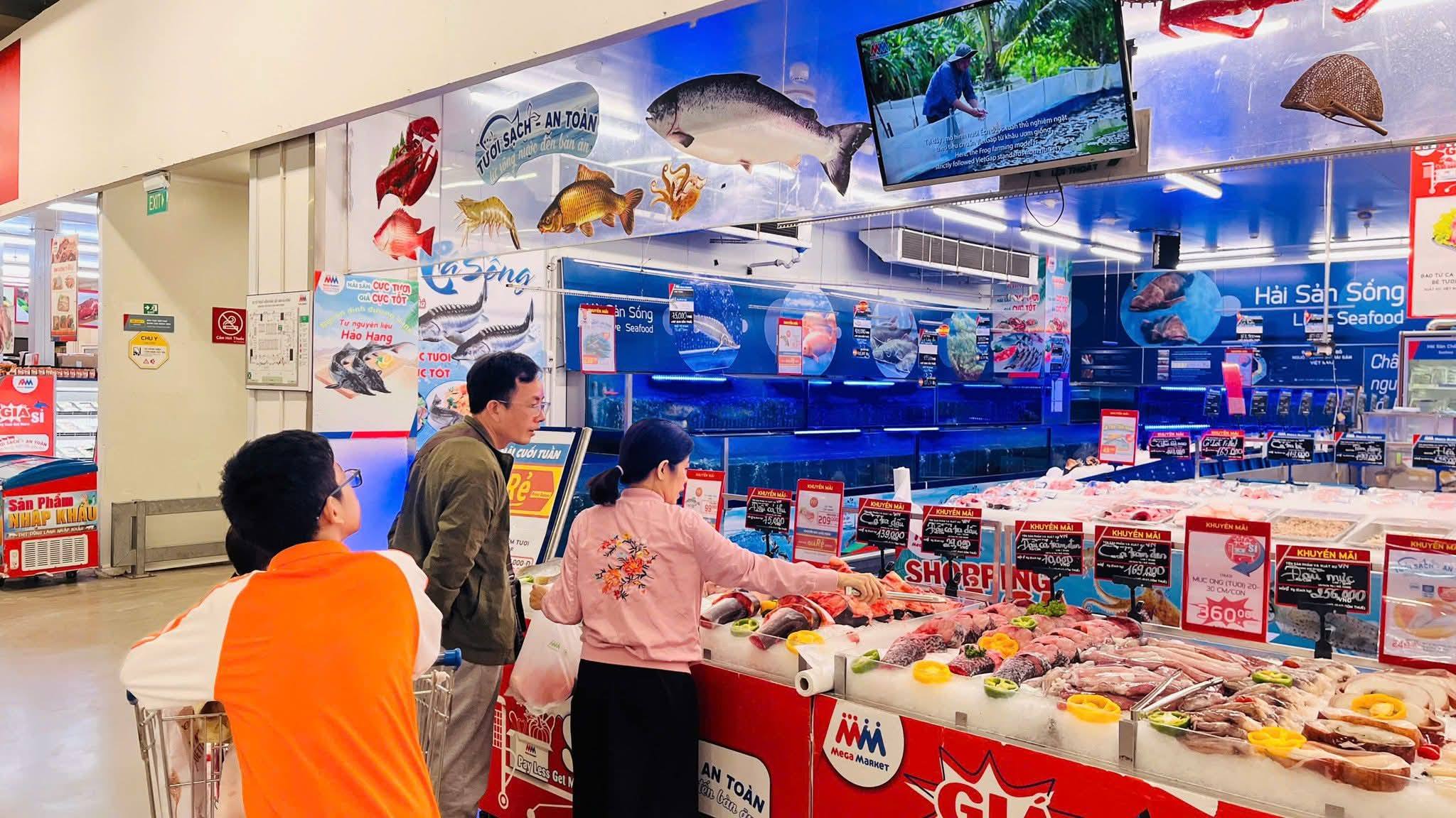 Nhiều hệ thống bán lẻ lớn tích cực vào cuộc bình ổn giá, ổn định thị trường. 