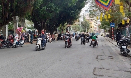 Khu vực quanh di tích Văn Miếu - Quốc Tử Giám.
