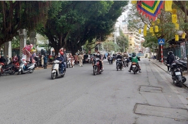 Khu vực quanh di tích Văn Miếu - Quốc Tử Giám.