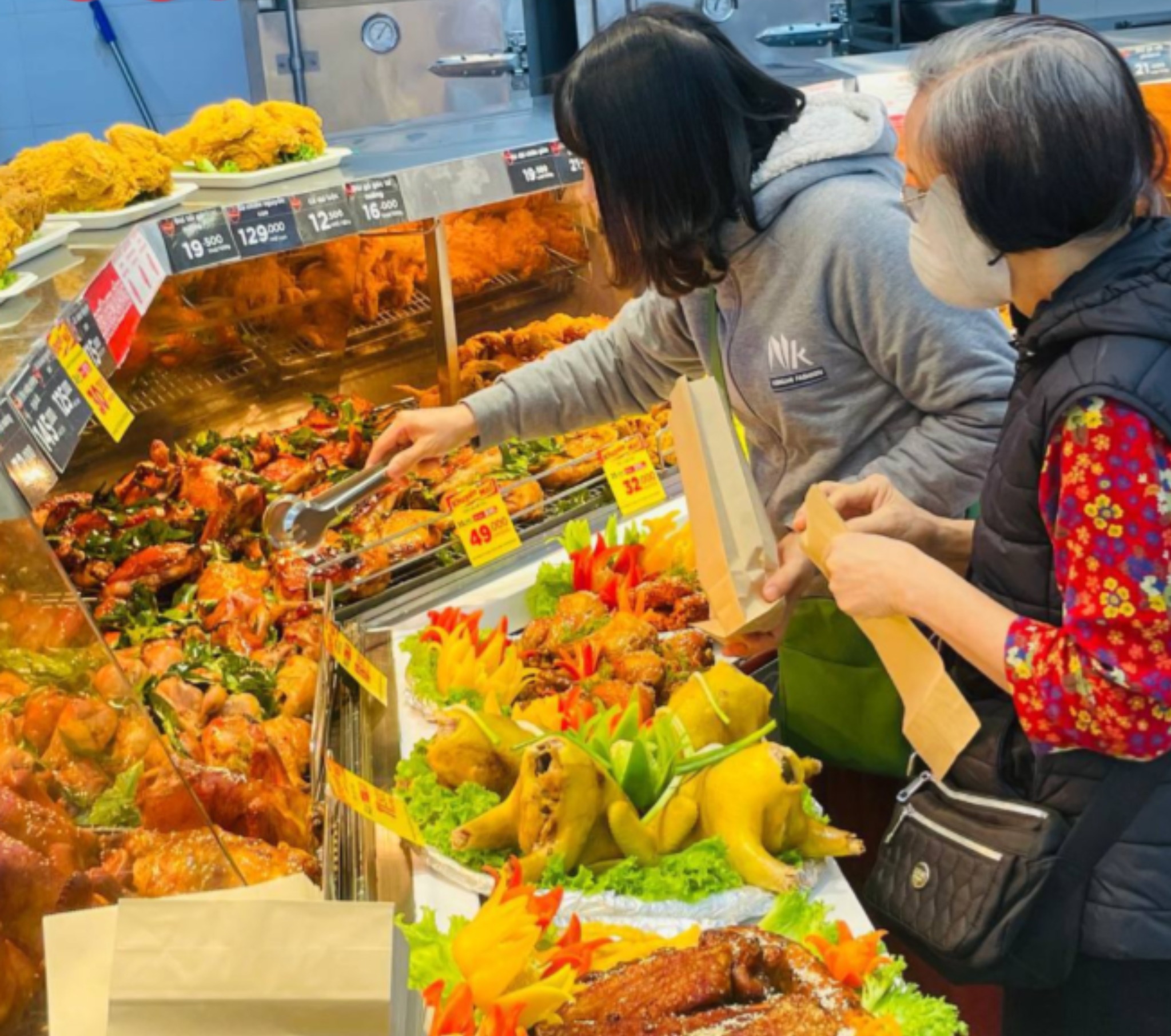 Các hệ thống siêu thị mang đến nhiều ưu đãi cho các nhóm sản phẩm thiết yếu.