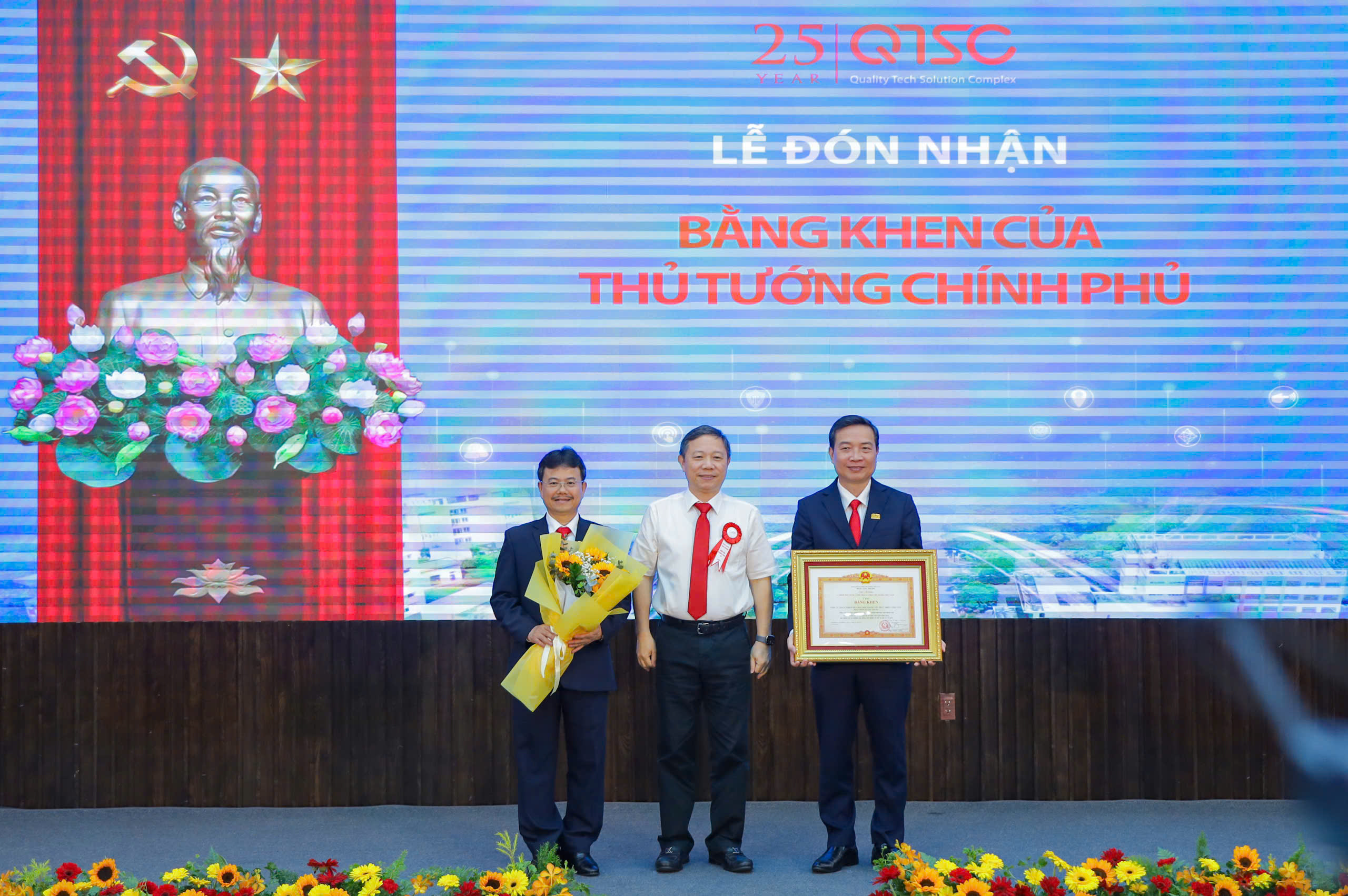 Công viên phần mềm Quang Trung vinh dự nhận Bằng khen của Thủ tướng Chính phủ, chiều 16/3.