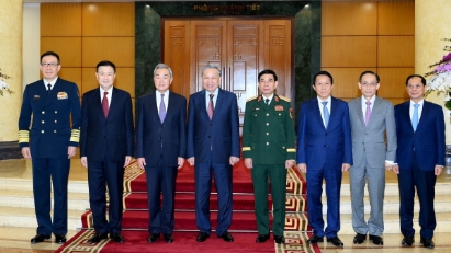 Party General  Secretary To Lam hosts Chinese ministers of foreign affairs, national defense, public security