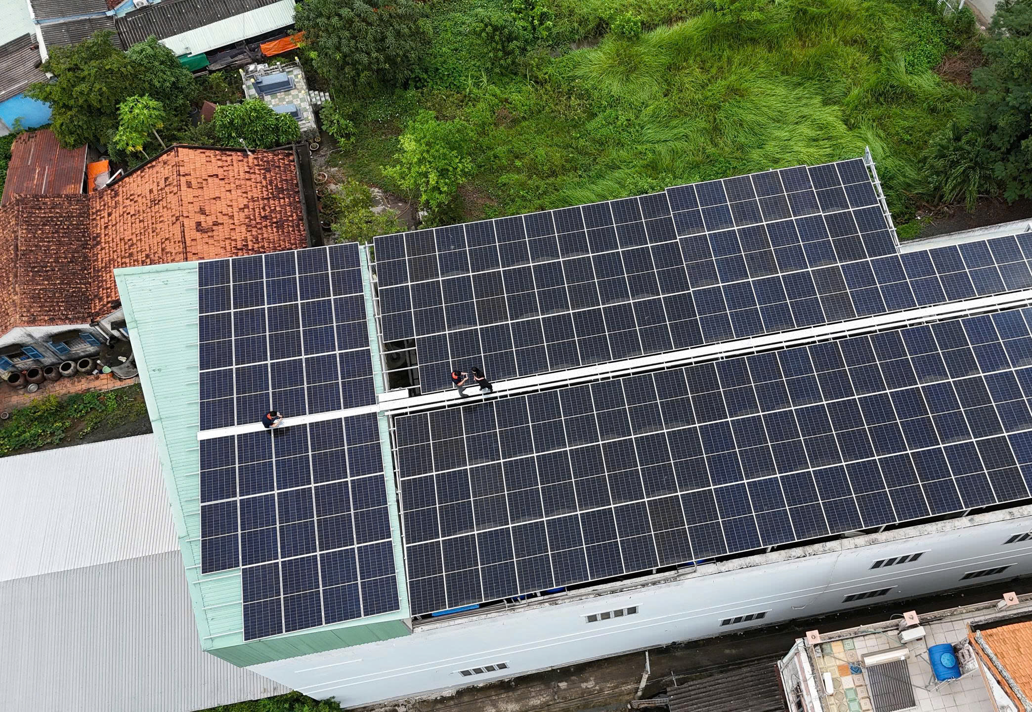 Hệ thống điện mặt trời áp mái do SmartSolar triển khai tại một doanh nghiệp sản xuất thực phẩm tại TP. Hồ Chí Minh.