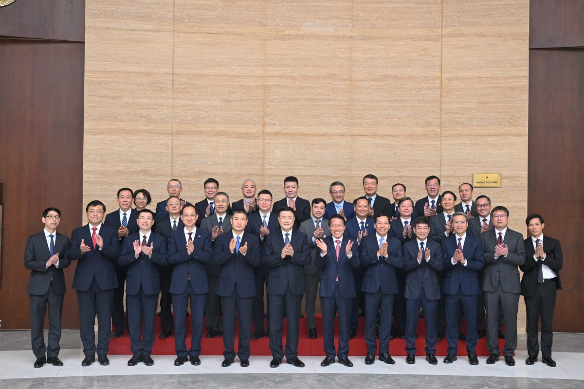Các đại biểu chụp ảnh lưu niệm