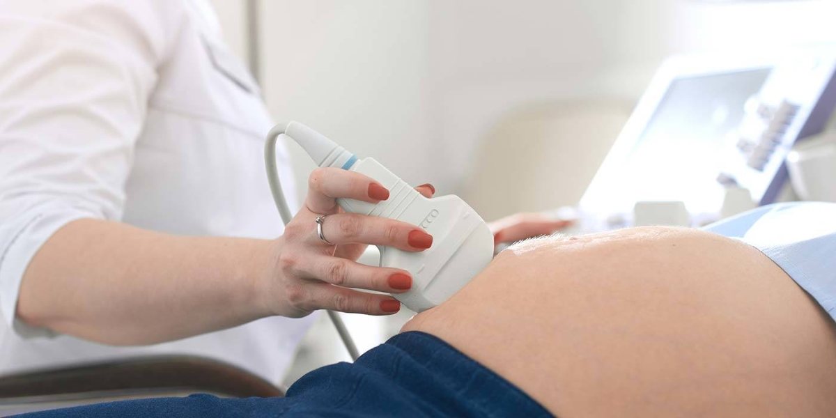 Sàng lọc trước sinh là biện pháp quan trọng giúp phát hiện sớm các bất thường nhiễm sắc thể, dị tật bẩm sinh và nguy cơ bệnh lý di truyền.