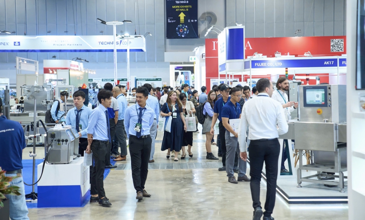 Plastics & Rubber Vietnam 2025 đã thu hút sự quan tâm của đông đảo khách tham dự. Ảnh: Song Hà.