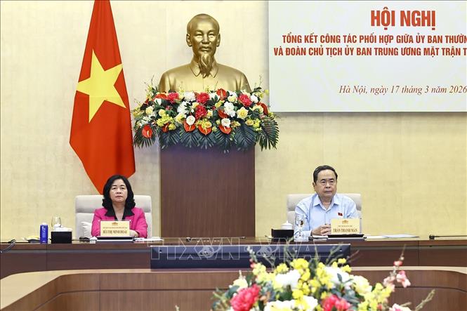 Chủ tịch Quốc hội Trần Thanh Mẫn và Chủ tịch Ủy ban Trung ương Mặt trận Tổ quốc Việt Nam Bùi Thị Minh Hoài đồng chủ trì hội nghị. Ảnh: TTXVN.