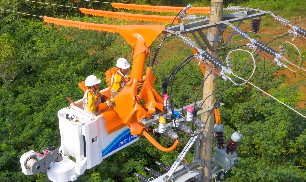 Bộ Công Thương yêu cầu các đơn vị tập trung cao độ cho công tác bảo đảm cung ứng điện phục vụ sản xuất và đời sống.