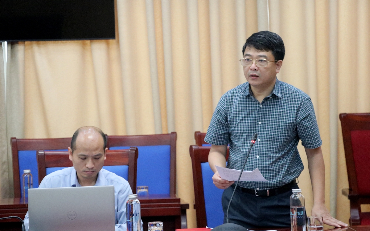 Phó Giám đốc Sở Xây dựng Nghệ An Đoàn Văn Đại báo cáo tình hình thực hiện các dự án nhà ở xã hội