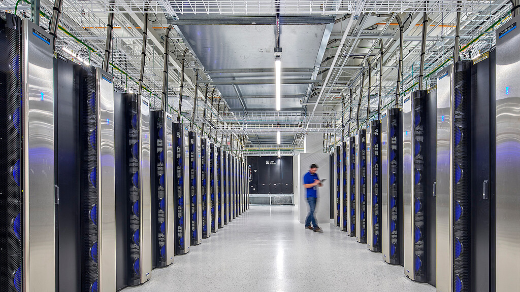 Các “ông lớn” công nghệ như Alphabet, Microsoft, Meta và Amazon đang đổ hàng trăm tỷ USD vào việc phát triển các trung tâm dữ liệu AI 