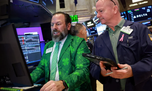 Chứng khoán Mỹ giữ đà hồi phục dù giá dầu leo thang trở lại