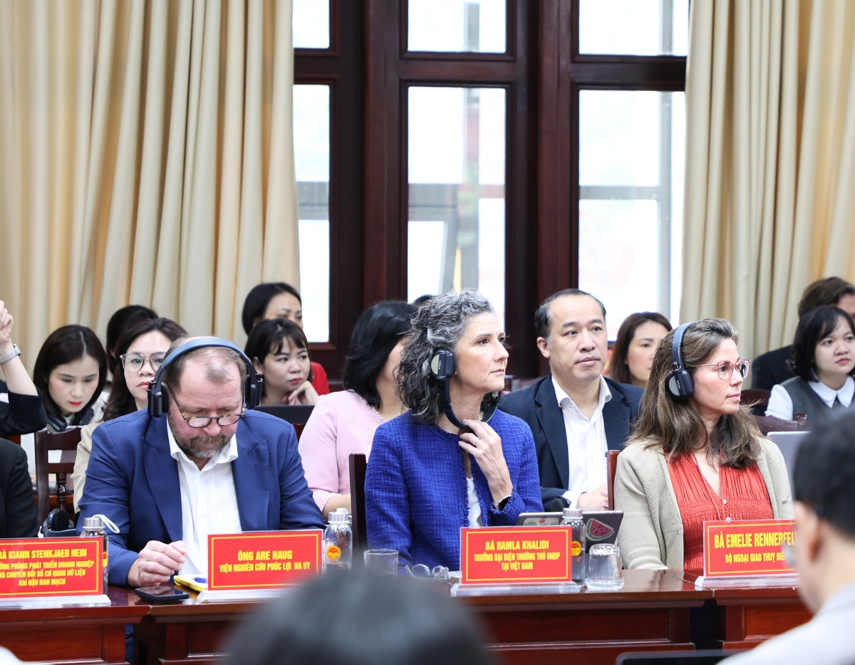 Các đại biểu cũng thống nhất rằng, dù công nghệ đóng vai trò quan trọng, yếu tố cốt lõi vẫn là niềm tin công chúng và sự rõ ràng của thể chế