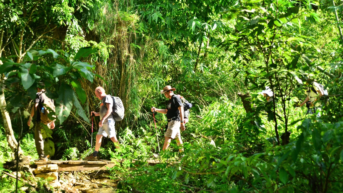 Ngày càng có nhiều doanh nghiệp làm du lịch mạo hiểm chuyên nghiệp, bên cạnh nhiều công ty tự quảng bá tự phong.