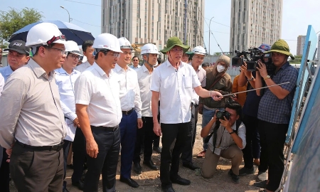 Chủ tịch UBND TP. Hồ Chí Minh Nguyễn Văn Được khảo sát thực địa tại dự án nút giao An Phú, chiều 17/3.