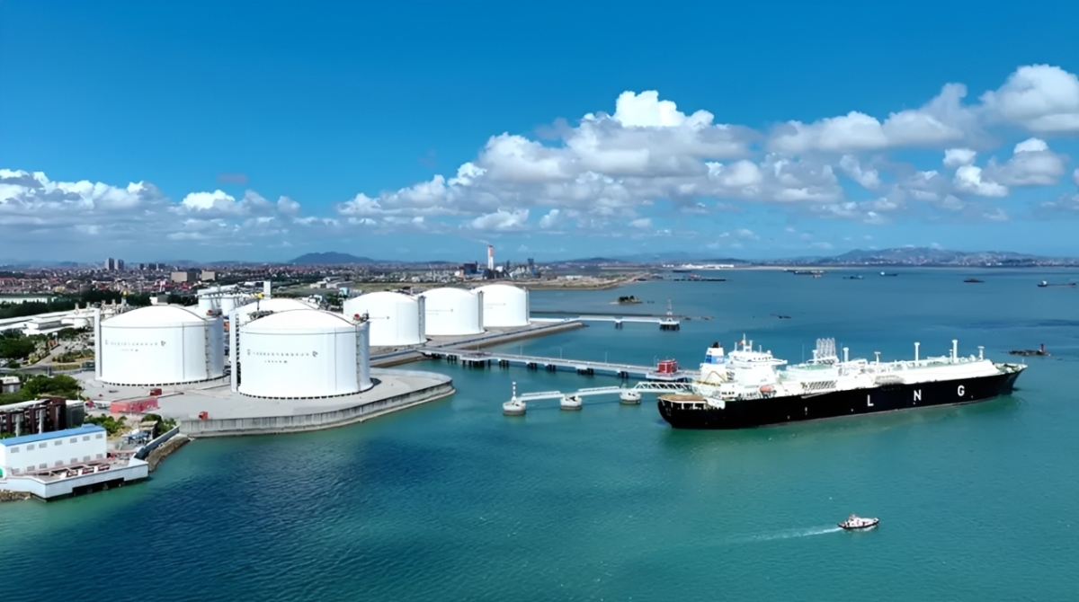 Giá&nbsp;dầu thế giới biến động mạnh trước căng thẳng Trung Đông, trong khi Trung Quốc được đánh giá có khả năng chống chịu tốt hơn nhờ nguồn cung đa dạng và chiến lược năng lượng dài hạn. Nguồn ảnh: Baidu.