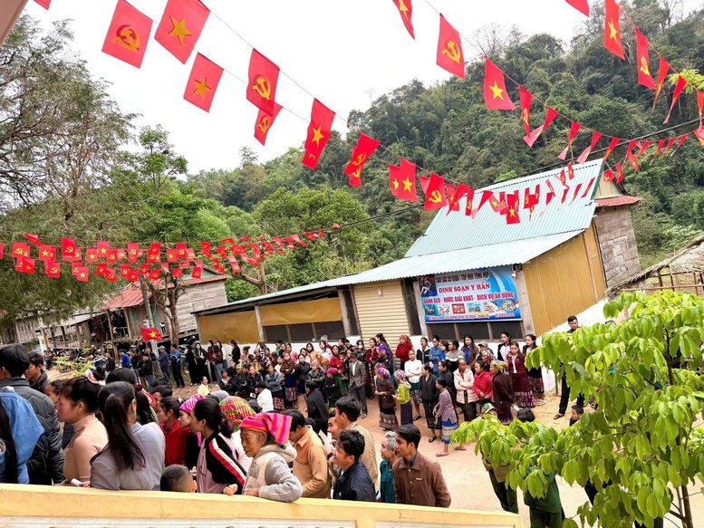 Đồng bào miền núi phía tây tỉnh Quảng Trị nô nức đi bầu cử - Ảnh: VGP