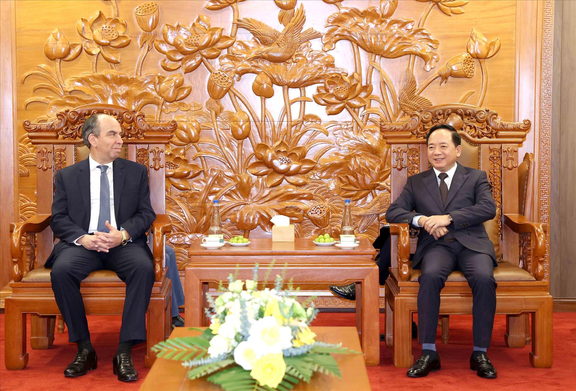  Trưởng Ban Tuyên giáo và Dân vận Trung ương Trịnh Văn Quyết tiếp Đại sứ Cuba tại Việt Nam Rogelio Polanco Fuentes. Ảnh: TTXVN