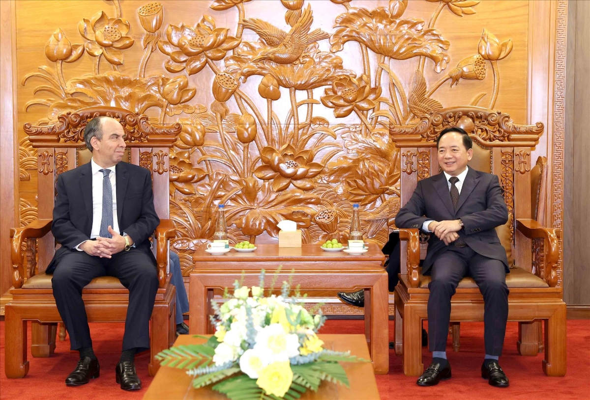 &nbsp;Trưởng Ban Tuyên giáo và Dân vận Trung ương Trịnh Văn Quyết tiếp Đại sứ Cuba tại Việt Nam Rogelio Polanco Fuentes. Ảnh: TTXVN