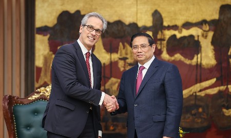 Thủ tướng Chính phủ Phạm Minh Chính tiếp xã giao ông Fernando Andresen Guimaraes, trưởng Đoàn Thanh tra của Ủy ban châu Âu. Ảnh VPG.