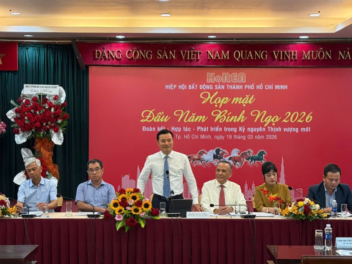 Phó Chủ tịch UBND TP. Hồ Chí Minh Bùi Xuân Cường phát biểu tại buổi họp đầu năm do Hiệp hội Bất động sản TP. Hồ Chí Minh (HoREA) tổ chức, chiều 19/3.