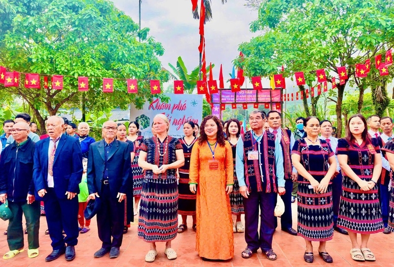 Đồng bào các dân tộc, tôn giáo ở Huế tham gia bầu cử - Ảnh: VGP