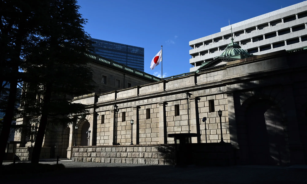 BOJ giữ nguyên lãi suất, cảnh báo lạm phát tăng do cú sốc giá dầu