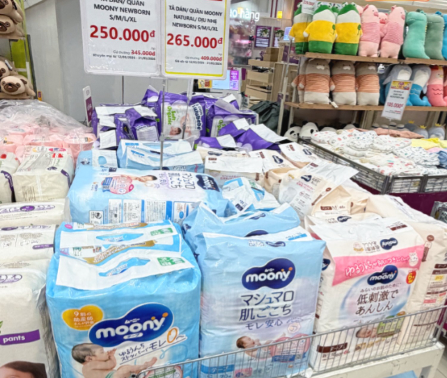 Trước áp lực chi phí ngày càng lớn, các doanh nghiệp bán lẻ đang chủ động triển khai hàng loạt giải pháp nhằm duy trì sức mua trên thị trường. 