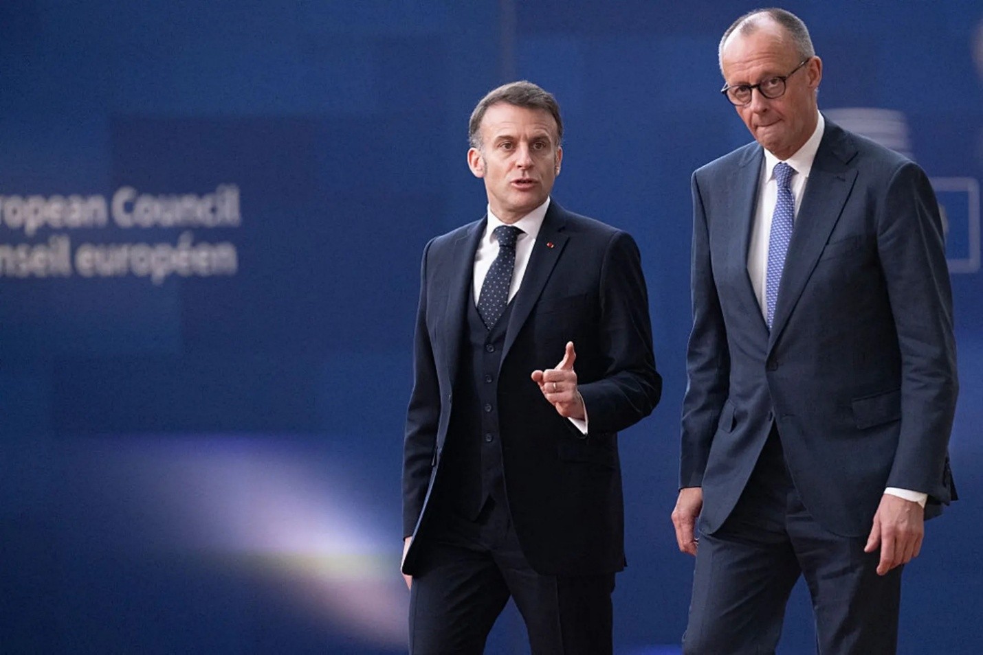 Tổng thống Pháp Emmanuel Macron và Thủ tướng Đức Friedrich Merz đến dự hội nghị tại trụ sở Liên minh châu Âu ở Brussels ngày 19/3/2026. Ảnh: John Thys/Getty Images