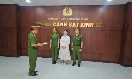 Cơ quan Cảnh sát điều tra tống đạt các quyết định và lệnh đối với Nguyễn Ngọc Tiền. Ảnh: Cổng thông tin điện tử Bộ Công an.