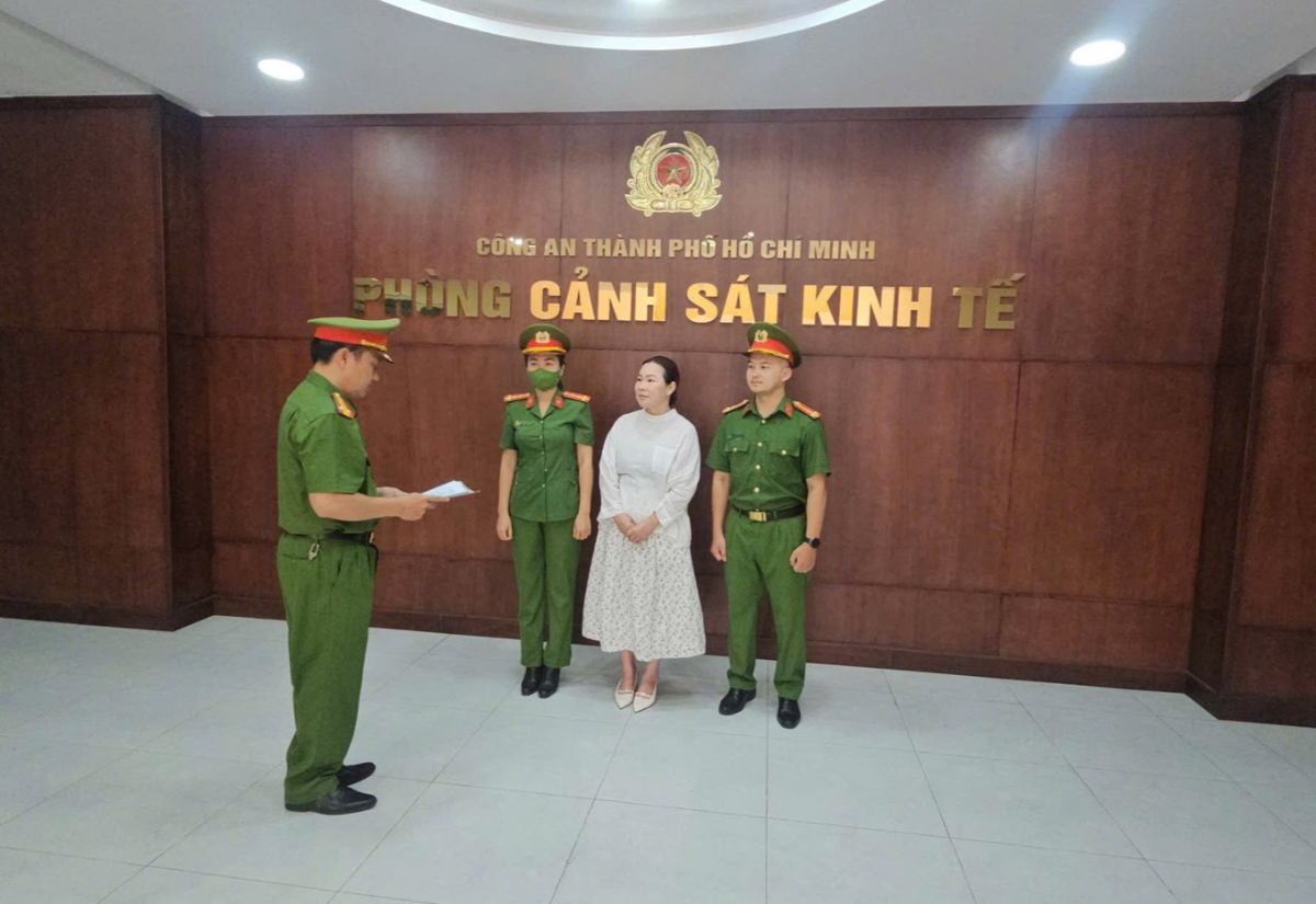 Cơ quan Cảnh sát điều tra tống đạt các quyết định và lệnh đối với Nguyễn Ngọc Tiền. Ảnh: Cổng thông tin điện tử Bộ Công an.