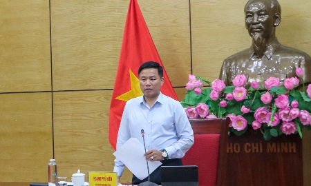 Ông Hoàng Phú Hiền, Phó Chủ tịch UBND tỉnh Nghệ An chủ trì cuộc họp về dự án đường bộ cao tốc Vinh – Thanh Thủy