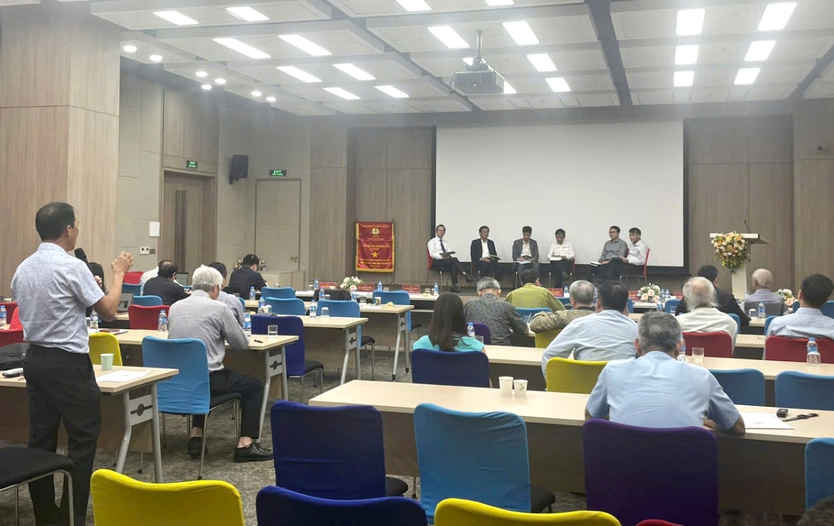 Các đại biểu đặt câu hỏi tại sự kiện. Ảnh: THXDVN.