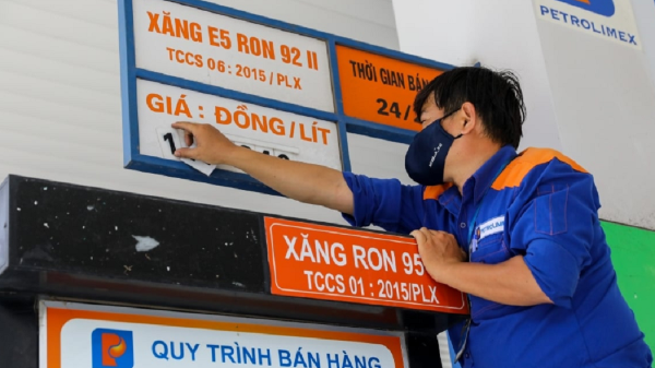 Điều chỉnh giá xăng dầu ngay khi giá cơ sở tăng từ 15% trở lên