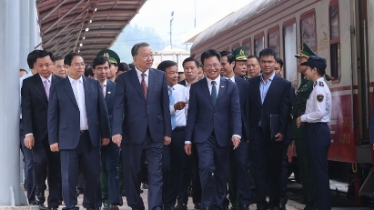 Party leader urges formulation of Vietnam-China railway development strategy