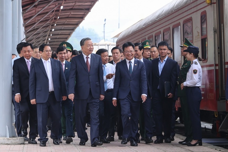 Party leader urges formulation of Vietnam-China railway development strategy