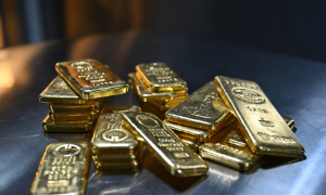 Vàng trượt giá chờ tin Iran, SPDR Gold Trust mua ròng