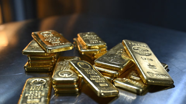 Giá vàng suýt gãy mốc 4.500 USD/oz, USD lao dốc, SPDR Gold Trust xả thêm 5 tấn