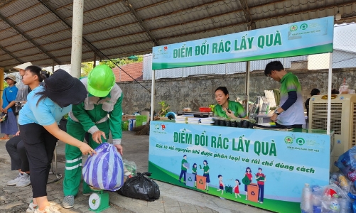 Thành phố Huế tìm lời giải cho bài toán “bớt nhựa, thêm xanh”