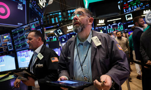 Chứng khoán Mỹ bán tháo khi giá dầu tiếp tục leo thang