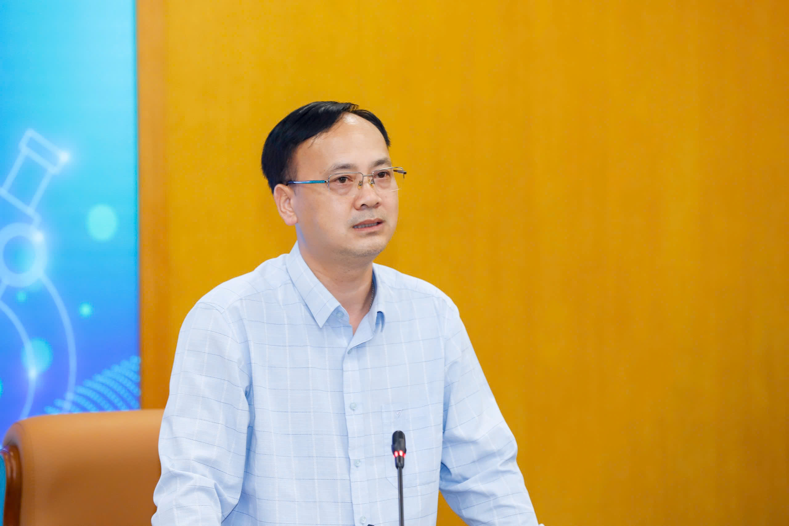 Ông Phan Quang Minh: 